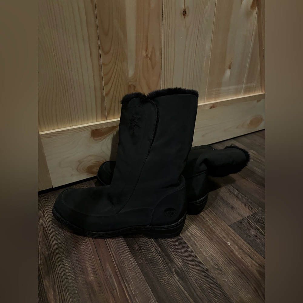 Totes black snow shoe boots
